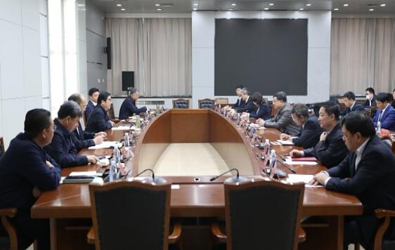 鄧建玲與唐山市委副書記、市長丁繡峰會談