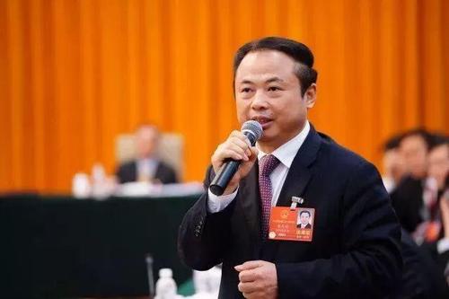 發(fā)展智慧型儲(chǔ)能電站 助力實(shí)現(xiàn)“碳達(dá)峰、碳中和”——訪全國人大代表、天能控股集團(tuán)董事長張?zhí)烊? width=