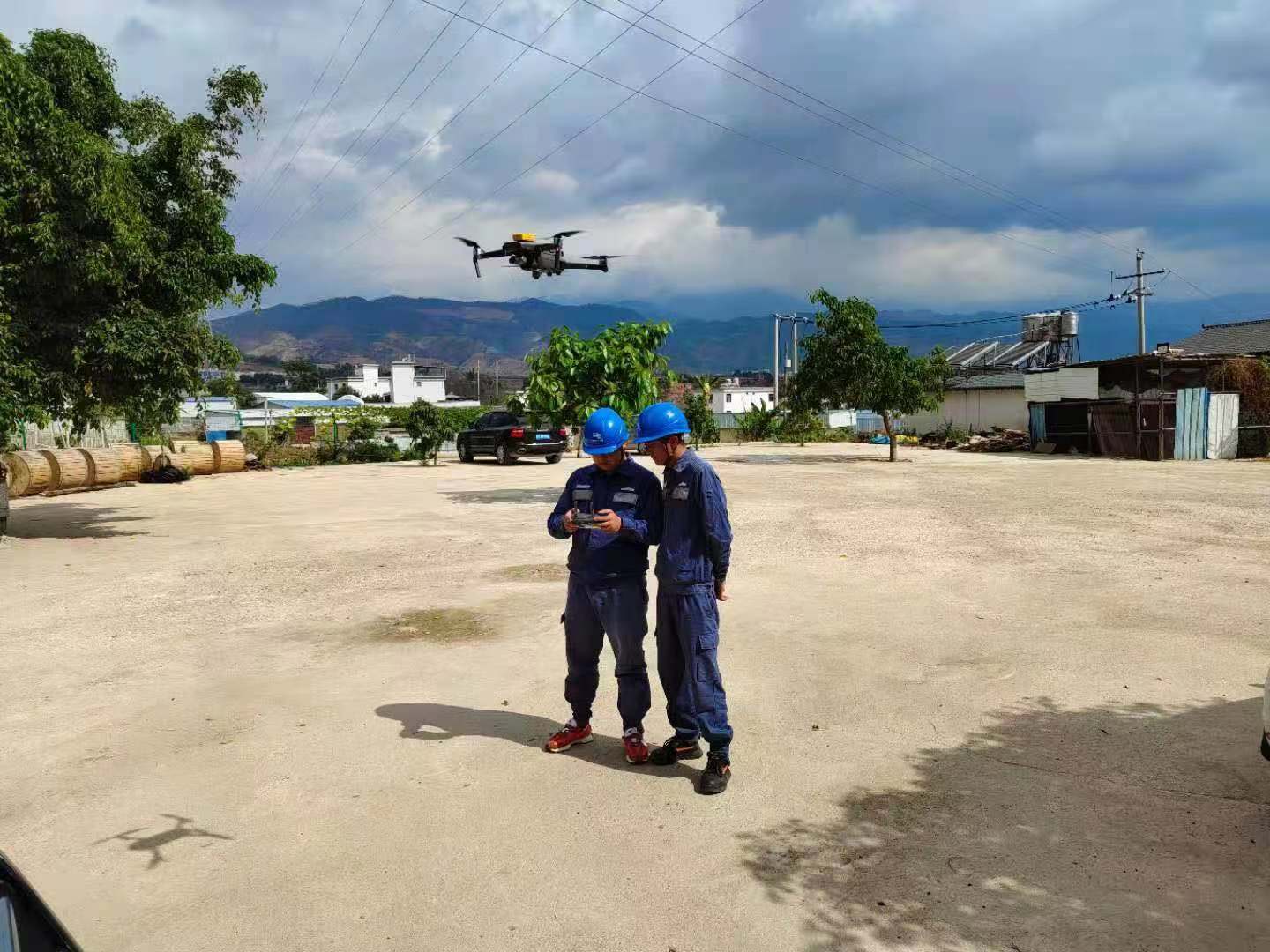 臨滄云縣供電局為建黨百年?！半姟弊o(hù)航