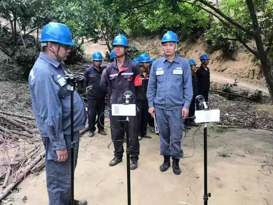 臨滄云縣供電局配電管理三所開展隱患整改，切實(shí)保障用戶用電安全