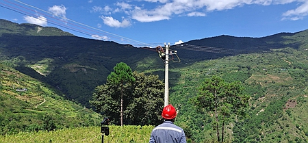鳳慶供電局新華供電所供電火力全開，助力當(dāng)?shù)乜緹煯a(chǎn)業(yè) 穩(wěn)定發(fā)展