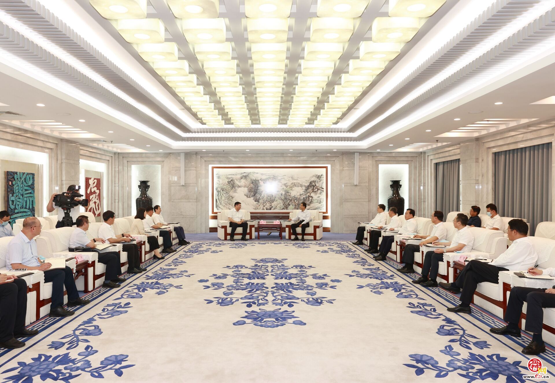 山東省委常委、濟(jì)南市委書記劉強(qiáng)會(huì)見國網(wǎng)山東電力公司董事長、黨委書記蔣斌一行