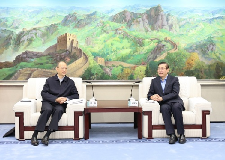國家電網(wǎng)公司董事長、黨組書記辛保安與四川省省長黃強舉行會談