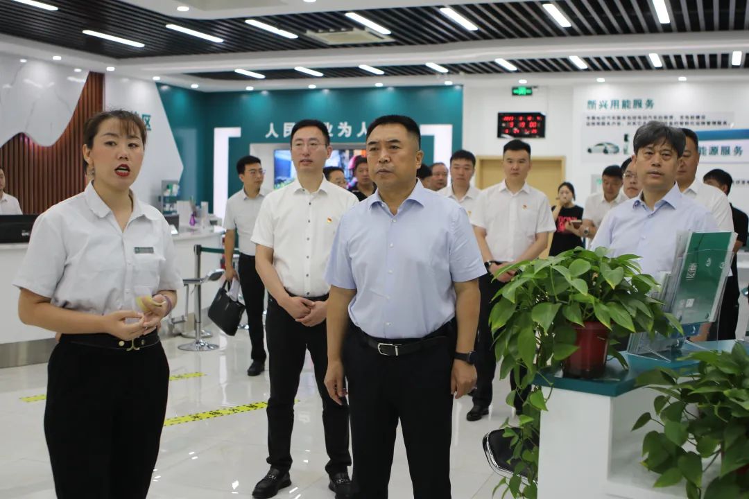 香河縣委書記梁寶杰、縣長(zhǎng)李海濱調(diào)研國(guó)網(wǎng)香河縣供電公司重點(diǎn)工作