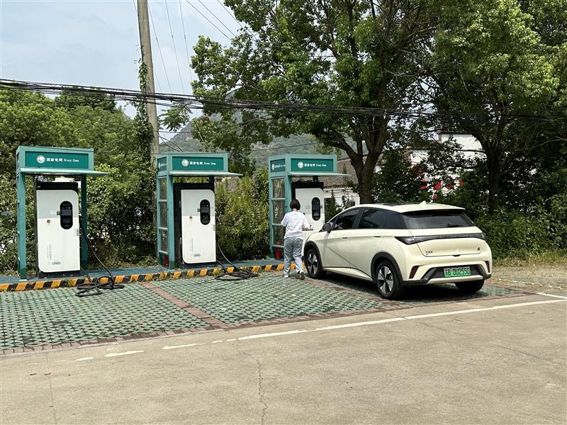 各類政策支持新能源汽車和充電樁下鄉(xiāng)，但村里真的需要這么多充電樁嗎?