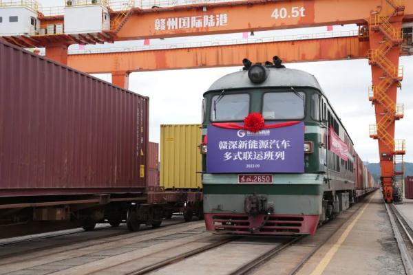 國(guó)產(chǎn)新能源汽車，坐火車“出?！?