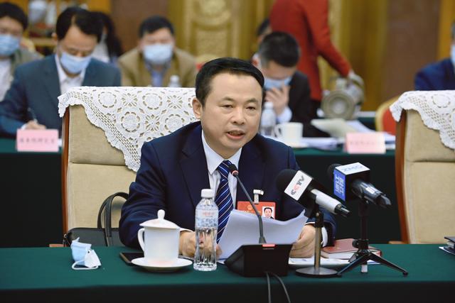 【兩會好聲音】全國人大代表、天能控股董事長張?zhí)烊危和苿印犊稍偕茉捶ā沸抻?，保障國? /></a></div>
				<div   id=