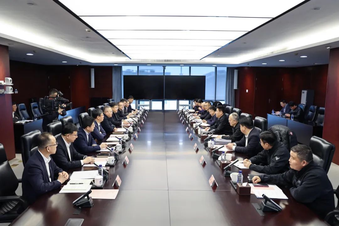 華電集團(tuán)黨組副書記、總經(jīng)理葉向東與北京市副市長(zhǎng)高朋舉行會(huì)談