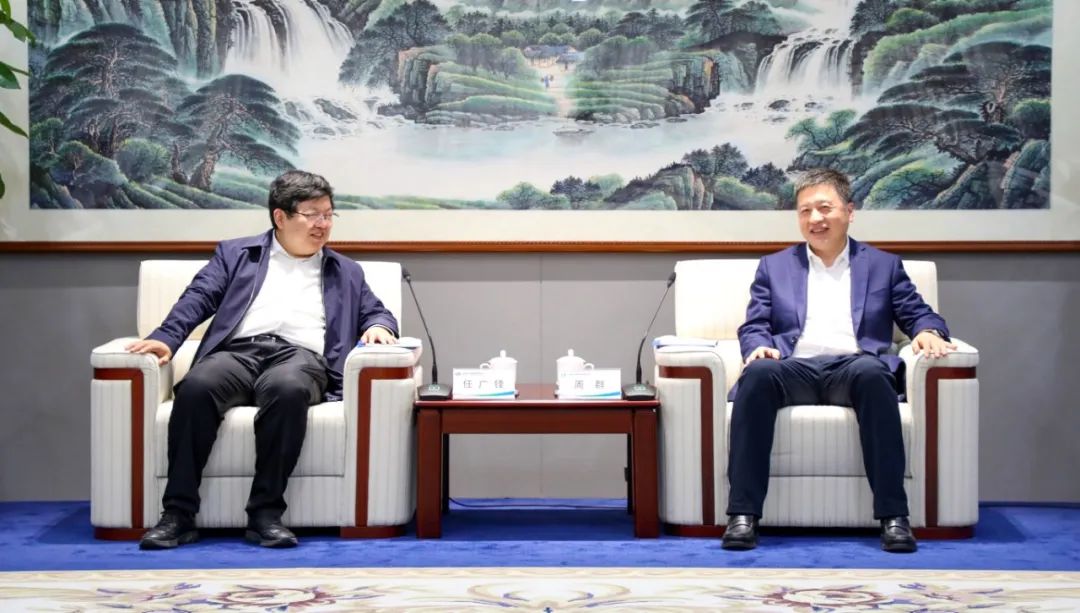 中國電氣裝備黨委副書記、總經(jīng)理周群會見濟南市副市長任廣鋒