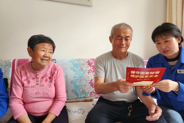內(nèi)蒙古電力公司烏海千里山供電公司黨支部、工會、團(tuán)支部（青工委）開展“蒙電愛心光明行”保密宣傳活動