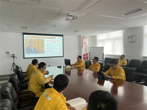 華潤電力南京公司黨委委員、副總經(jīng)理陳超虎參加發(fā)電二部安全聯(lián)系日活動(dòng)