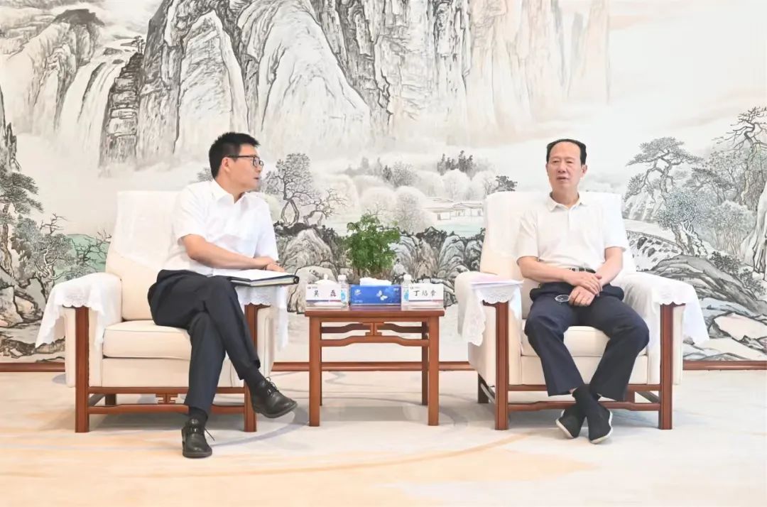 中國電建黨委書記、董事長丁焰章與上海電氣集團(tuán)黨委書記、董事長吳磊會(huì)談