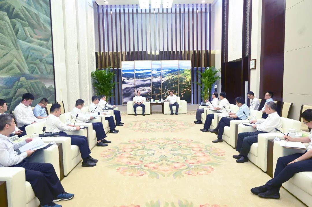 中國電建黨委書記、董事長丁焰章與國家電投黨組書記、董事長劉明勝會談