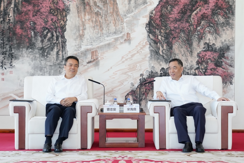中國(guó)能建黨委書記、董事長(zhǎng)宋海良與哈電集團(tuán)黨委書記、董事長(zhǎng)曹志安會(huì)談