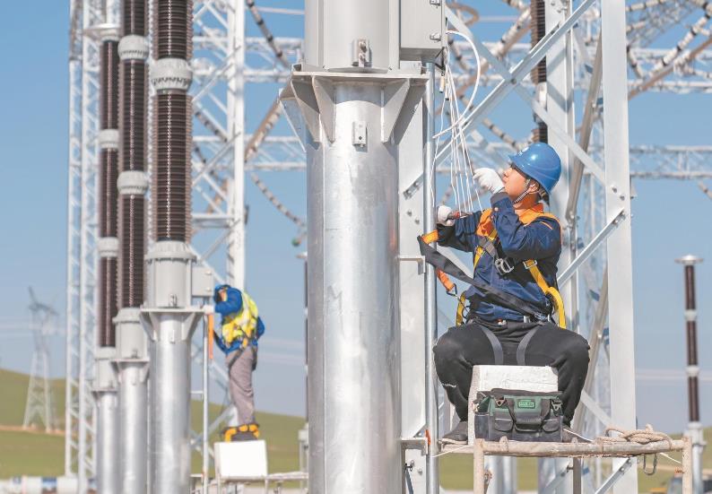 蒙東錫盟江蘇能源烏拉蓋電廠、華電白音華金山電廠500千伏送出工程全線貫通