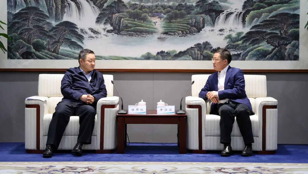 中國(guó)電氣裝備黨委書記、董事長(zhǎng)李洪鳳會(huì)見中國(guó)國(guó)新黨委書記、董事長(zhǎng)徐思偉