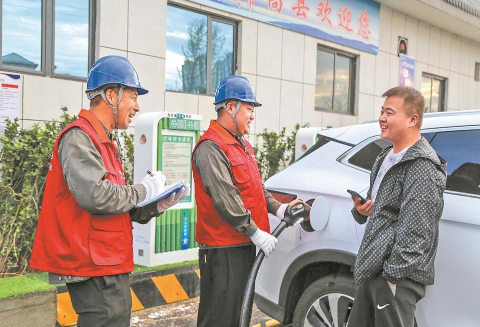國網(wǎng)河南電力公司持續(xù)加大充電基礎(chǔ)設(shè)施建設(shè)力度，做好充電服務(wù)保障