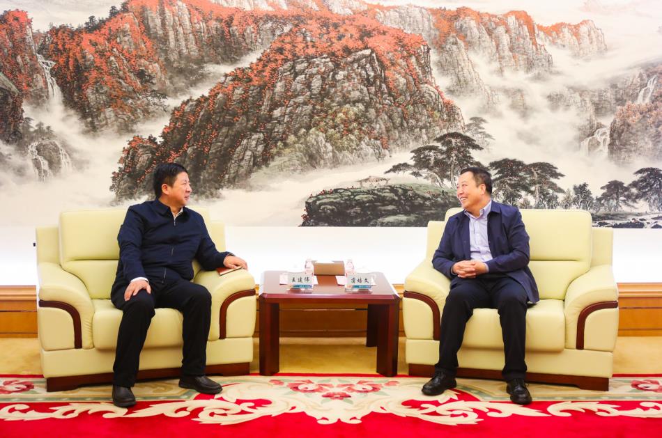 大唐甘肅公司黨委書(shū)記、董事長(zhǎng)王建偉與甘肅電投集團(tuán)黨委書(shū)記、董事長(zhǎng)蒲培文會(huì)談