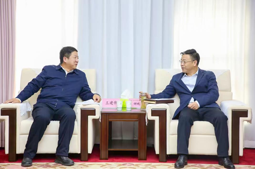 大唐甘肅公司黨委書記、董事長王建偉與甘肅能化集團(tuán)黨委書記、董事長謝曉鋒會談