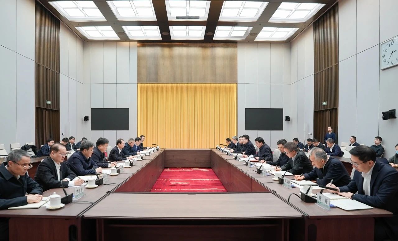 華電集團董事長江毅、總經(jīng)理葉向東與國家電網(wǎng)董事長張智剛、總經(jīng)理龐驍剛舉行會談