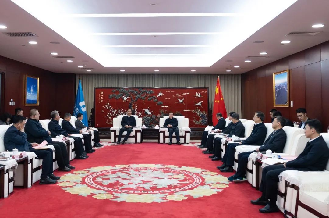 江毅與山西省委常委、常務(wù)副省長(zhǎng)盧東亮舉行會(huì)談