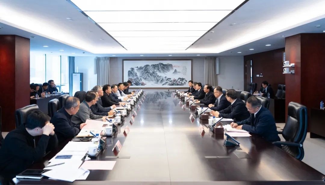 華電集團(tuán)董事長(zhǎng)、黨組書記江毅與北京市政府黨組成員、副市長(zhǎng)文獻(xiàn)舉行會(huì)談